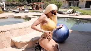 RK Prime - Amateur Luna Star getting a facial outdoors