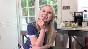 Kinky Family - Facial together with Lily Rader and Carson