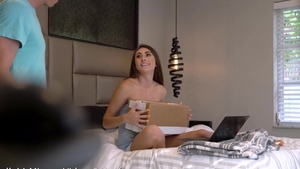 SpyFam: Bisexual MacKenzie Mace