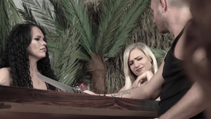 Hitzefrei.com: Hard ramming with Sarah Star & Gabi Gold